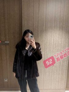 成都Space夜店女DJ 给金主爸爸口交视频被流传 很会吸的那种 就像要把精液吸出来一样~ 这才有钱人的玩具