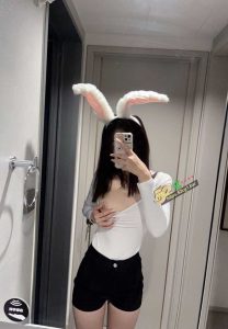 有钱人的快乐你想象不到   把大学校花调教成母狗 高档酒店走廊遛一下 在带回房间爆操