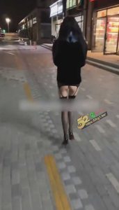 推特露出界扛把子彤彤 再次整活 小卖部勾引男老板  被粉丝和老公带回家爆操