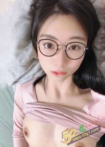 52吃瓜独家 去年火爆全网的 吴梦菲 怀孕挡不住她的性瘾 挺着孕肚疯狂自慰！