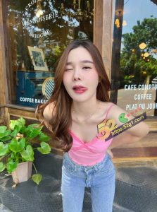 52吃瓜夜间撸片推荐 知名女模背叛金主遭偷拍泄密  白虎嫩穴被暴力抽插 真是银幕上的女神 金主面前的母狗