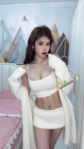 土豪瓜友投稿自己3W一月包养的四川瑜伽老师邓思莹  肥臀大屁股还有人鱼线