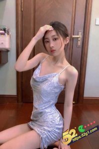 北影女神王子萌约炮视频曝光~感性校花夜晚化身闷骚精盆 漂亮的女人男人多