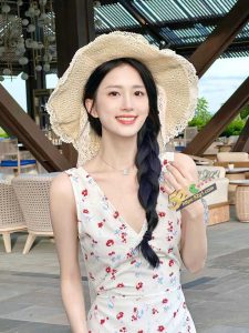 全网疯传  华为P70 AI修图功能 可以一键擦除衣服 网友大搞明星脱衣 客服深夜回应正在紧急算法优化