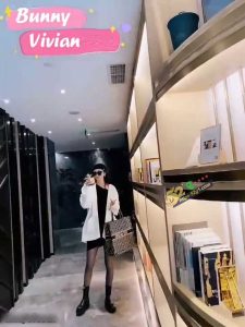 超高颜值女神薇薇安 私人定制 超薄黑丝顶进小BB白浆泛滥 这日起来得多爽