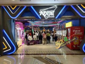 今日热瓜 成都大玩家电玩城火了 小情侣在K歌房直接开干 不知道房门是透明的吗  说干就干