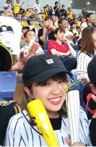 很卡哇伊的日本樱花妹泄密 主业是在体育场推销啤酒 副业竟然是FC2素人女演员