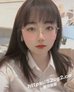 清纯学生妹被男友调教视频泄密～用啤酒瓶把女友的嫩逼插的白浆直流！