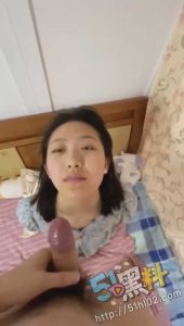碎花裙美女看着很淑女 没想到床上技术那么娴熟还会毒龙 表情非常享受