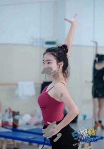 舞蹈生操的就是爽～南京艺术学院舞蹈生萧玟莹，屁股撅高高被后入爆操