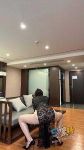 贤惠老婆的淫荡戏码 每天出门只为成为他人胯下玩物！