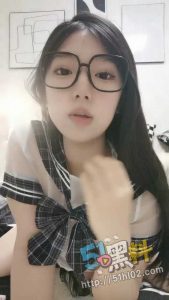 清纯无害的外表渴望着强烈的性 19岁学生妹在家自慰 简直是浪费