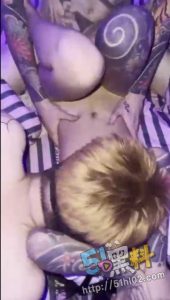 私生活到底有多乱！小破出租房被多个精神小伙轮P 早晚变成生化母体