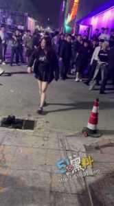 马路上演武林风~坦克女大战细狗男 场面相当激烈！