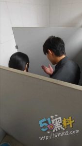 大神尾随气质美女～无意偷拍美女和男友在厕所啪啪 真刺激啊！