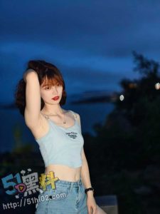 瓜友投稿自己姐姐视频～姐姐洗澡对话和日常照 小姐姐颜值很高！