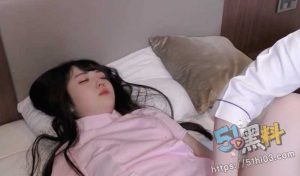 粉嫩小护士 清纯妹妹被男朋友挑逗爆操 恨不得融为一体！