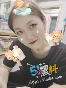 独乐乐不如众乐乐 瓜友调教清纯妹子 简直就是榨精机器！