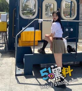 上海师范大学叶楠 著名的校园公交车 微胖母狗年纪不大但非常骚