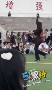 这就是朦胧美吗？包头轻工职业技术学院 美女学姐透视装操场热舞！