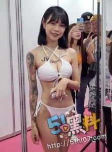 云打卡台湾成人展 三上悠亚比屏幕更美更性感 台妹赞到爆！