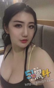 成都人妻王敏洁 公司勾引人的会计 喜欢露出打野战！