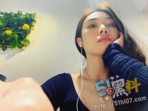 气质教师为了金钱出卖肉体接受调教 妹子长的还挺漂亮！