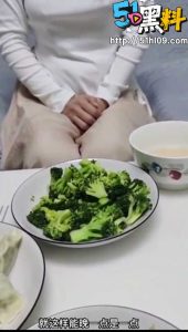 股市📈大涨！老大哥ktv夜夜笙歌  娇美的嫂子那就只能便宜老弟了！