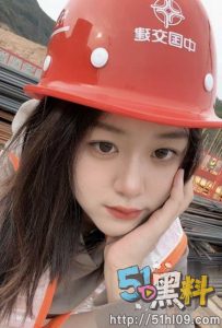 中国交建项目经理王德清与实习生工地车内上演激情车震！实习生反差的让人意外！