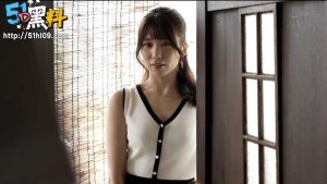 深夜撸片推荐～老公辛苦工作 熟女人妻夜夜笙歌汗流浃背！