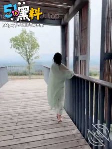 穿旗袍的亲妹妹～刚生小孩的妹妹不停的在我身上喷奶 “这奶保真吗？”