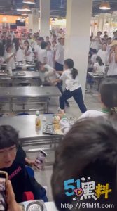 汕头市澄海职校学生小太妹事件！场面你来我往的非常激烈 有没有能听懂说的什么？