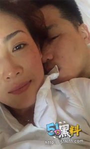 家有娇妻神仙难医 小夫妻居家啪啪自拍 这简直是帝王般的享受啊！