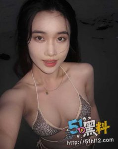 人美逼遭罪～深圳母狗张婉璐 眼神拉丝榨精技术一流！