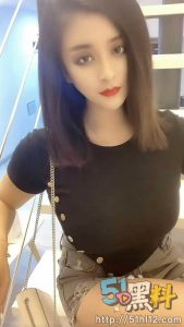 东北服装店老板娘 巨乳肥臀胆子也大 老公出差就带炮友回家