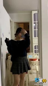 “哥哥 好痛 轻一点嘛” 香港大学02年学生妹陈琪 被大屌炮友激烈打桩！