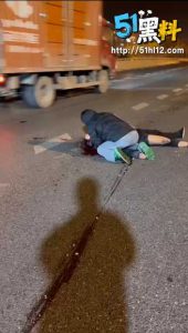 西安立交桥两摩托司机酒驾车祸发生二次事故 现场视频曝光！