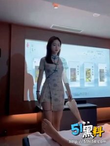 湖南长沙按摩店  女技师展示才艺舞蹈  这才是舞蹈生的就业方向啊~