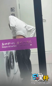【郑州职业技术学院】男同学对着公共洗衣机小便  就没有人拦一下吗？