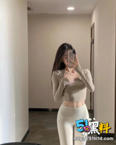 嫂子穿瑜伽裤展示诱人身材 却被小叔子给强上 没人能抵挡住瑜伽裤的诱惑吧！