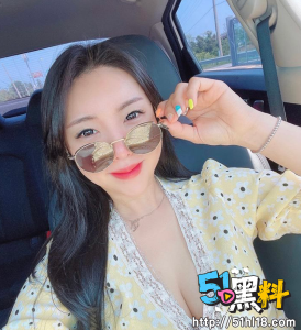 身材火辣的性感模特 被富二代按着疯狂打桩 妹子哭着求饶说受不了！