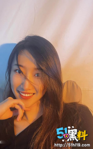 长春电影学院薛佳欣  跪求男友的鸡巴插骚逼  被男友操到眼神迷离！