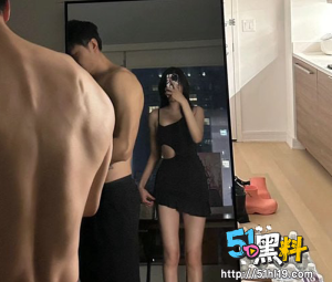 九头身女神骚气十足  翘着肥臀被肌肉男后入狂操  名副其实的炮架身材！