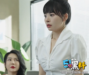 擦边短剧【黑丝的诱惑】光鲜亮丽的办公大楼里的诱惑 让人欲罢不能的刺激！