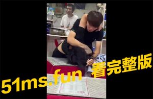 情侣打架!双方死活都不把对方当人 太恐怖了