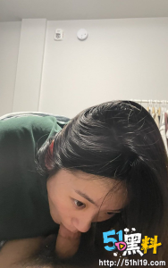 清纯学生妹苏晓雅 小小年纪就尝到了禁果的快感与刺激 小嫩逼太欠操了！