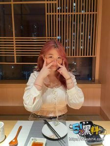 精神小妹性爱视频曝光 饱满的身材太诱人了！