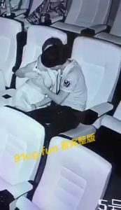 别看电影院里黑，但红外摄影头那是真清晰啊