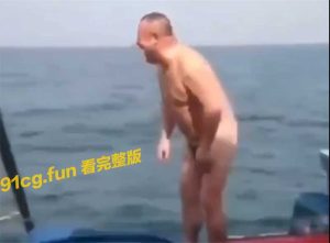 曾志伟在泰国玩嗨了 裸上半身热舞