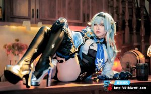 COS界知名女神半半子大尺度写真集锦  巨乳肥臀诱惑拉满